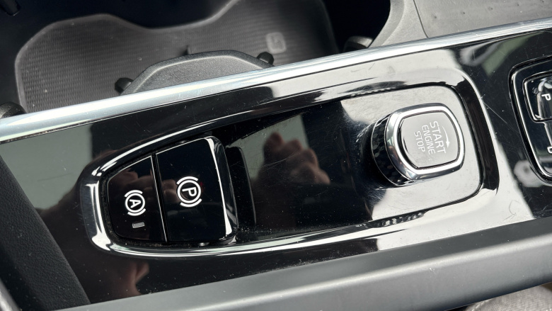 Volvo XC60 2.0 T8 [455] RC PHEV Ultimate Dark 5dr AWD Gtron Estate